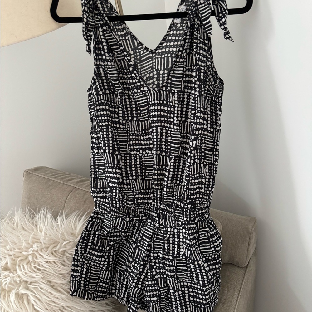 Splendid Black and White Sleeveless Jumpsuit V-Neck Casual
